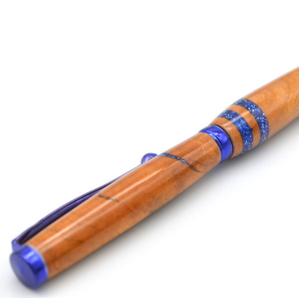Stylo à bille I076 “Céleste” en cerisier et résine bleue – Image 7