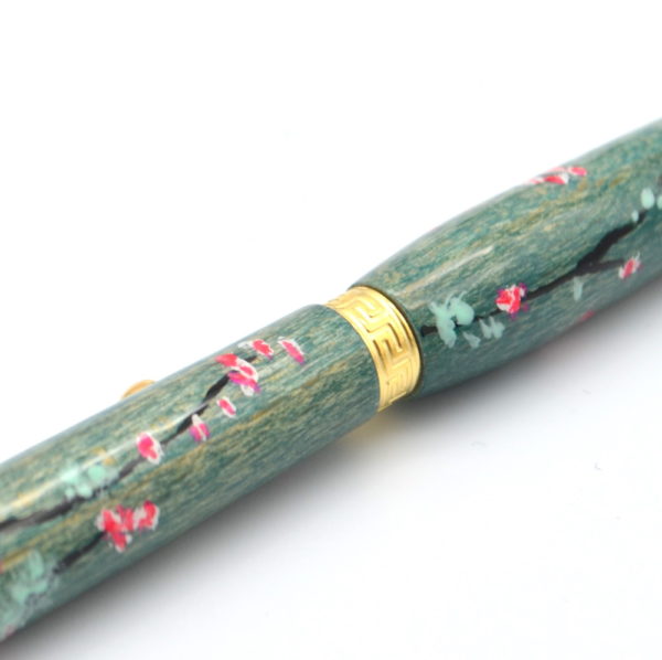 Stylo à bille I078 en hêtre cérusé et décoré à la main de Sakura – Image 11