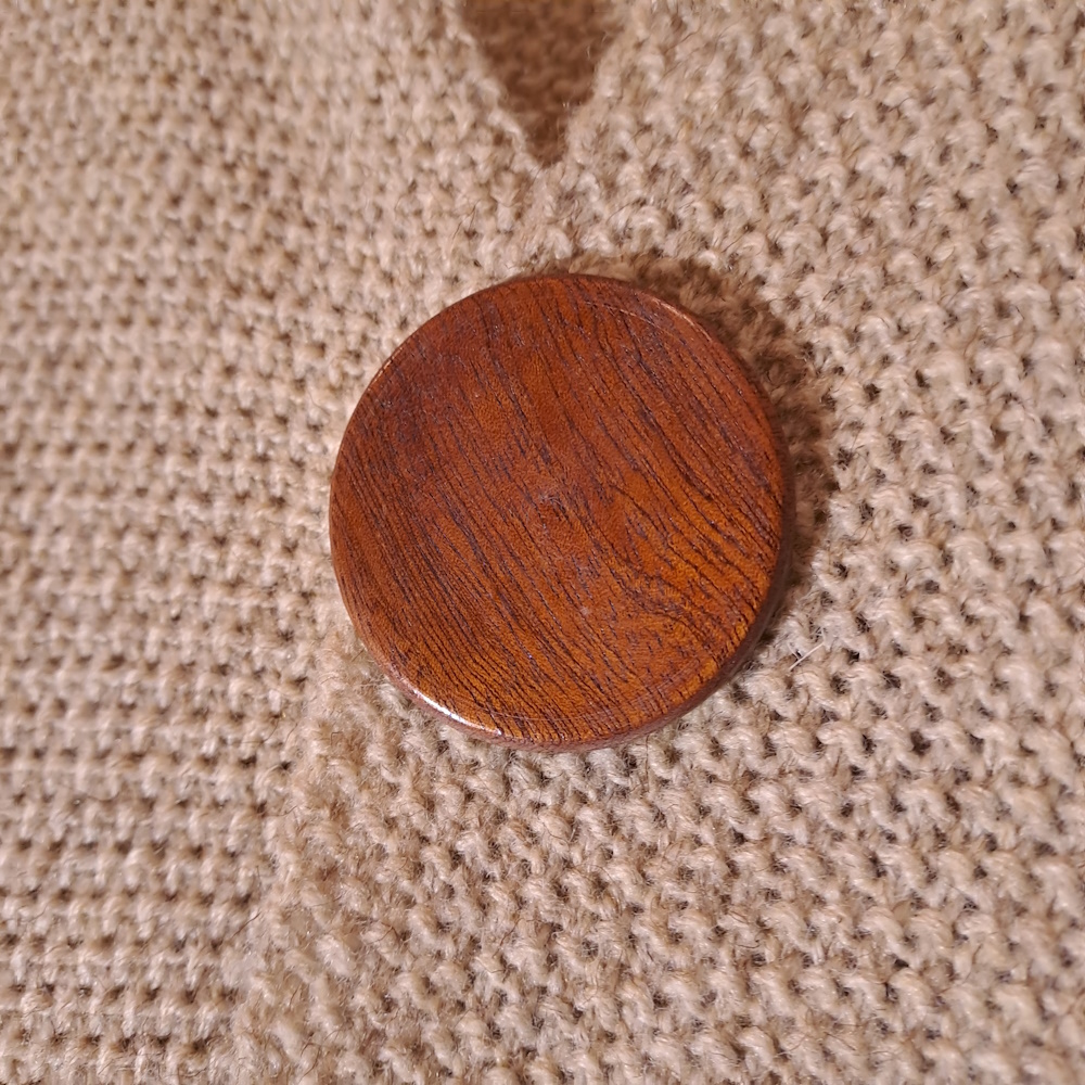 Broche aimantée en meranti I206 – Image 2