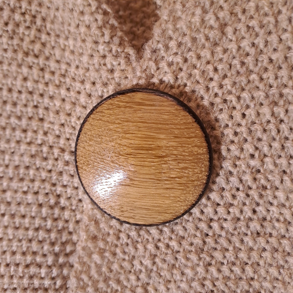 Broche aimantée en chêne I207 – Image 2