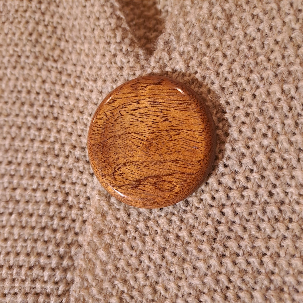 Broche aimantée en meranti I209 – Image 2