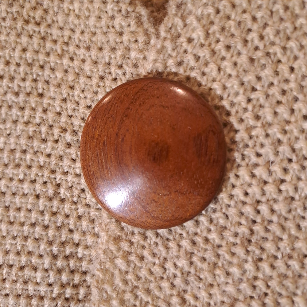 Broche aimantée en meranti I216 – Image 2