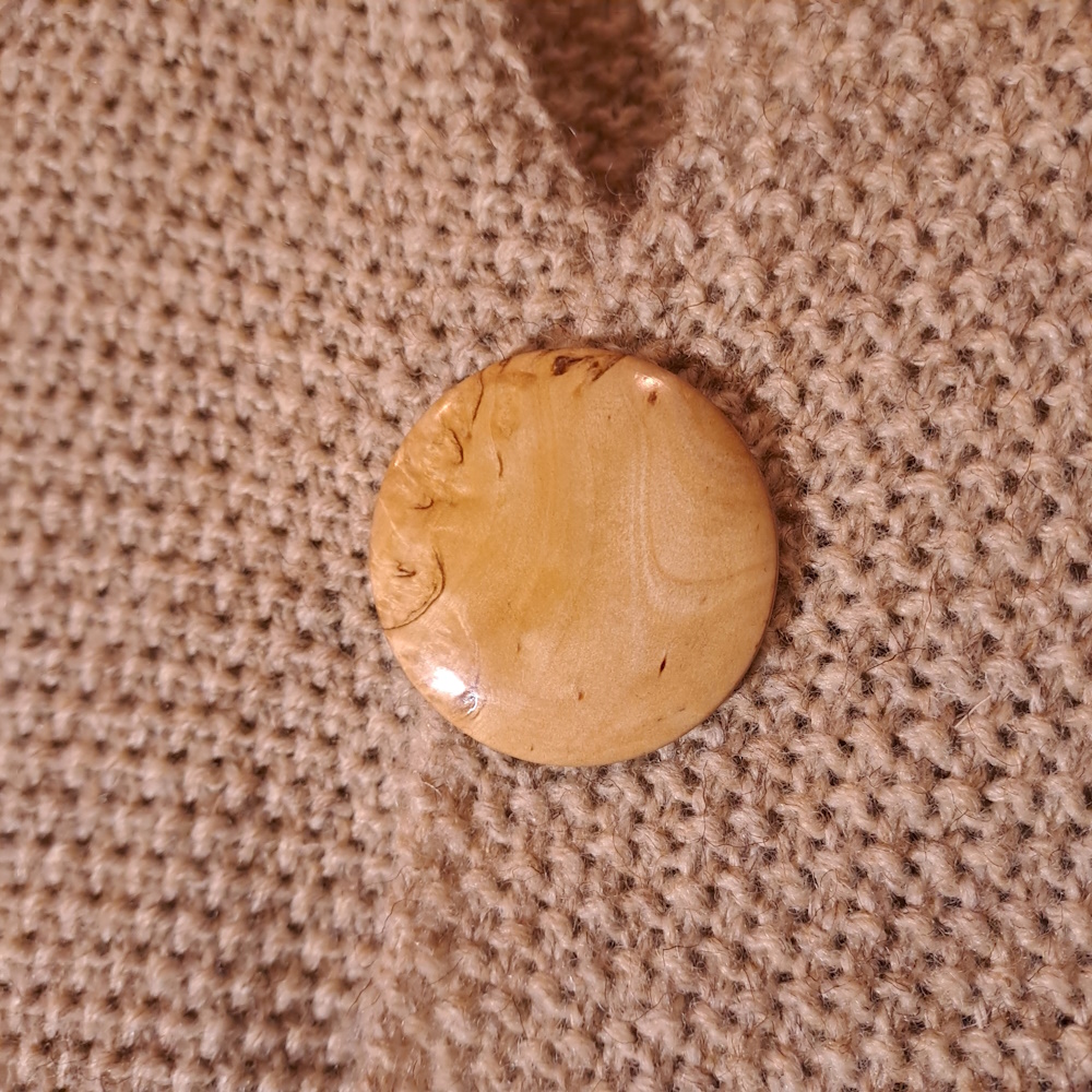 Broche aimantée en bouleau madré I219 – Image 2