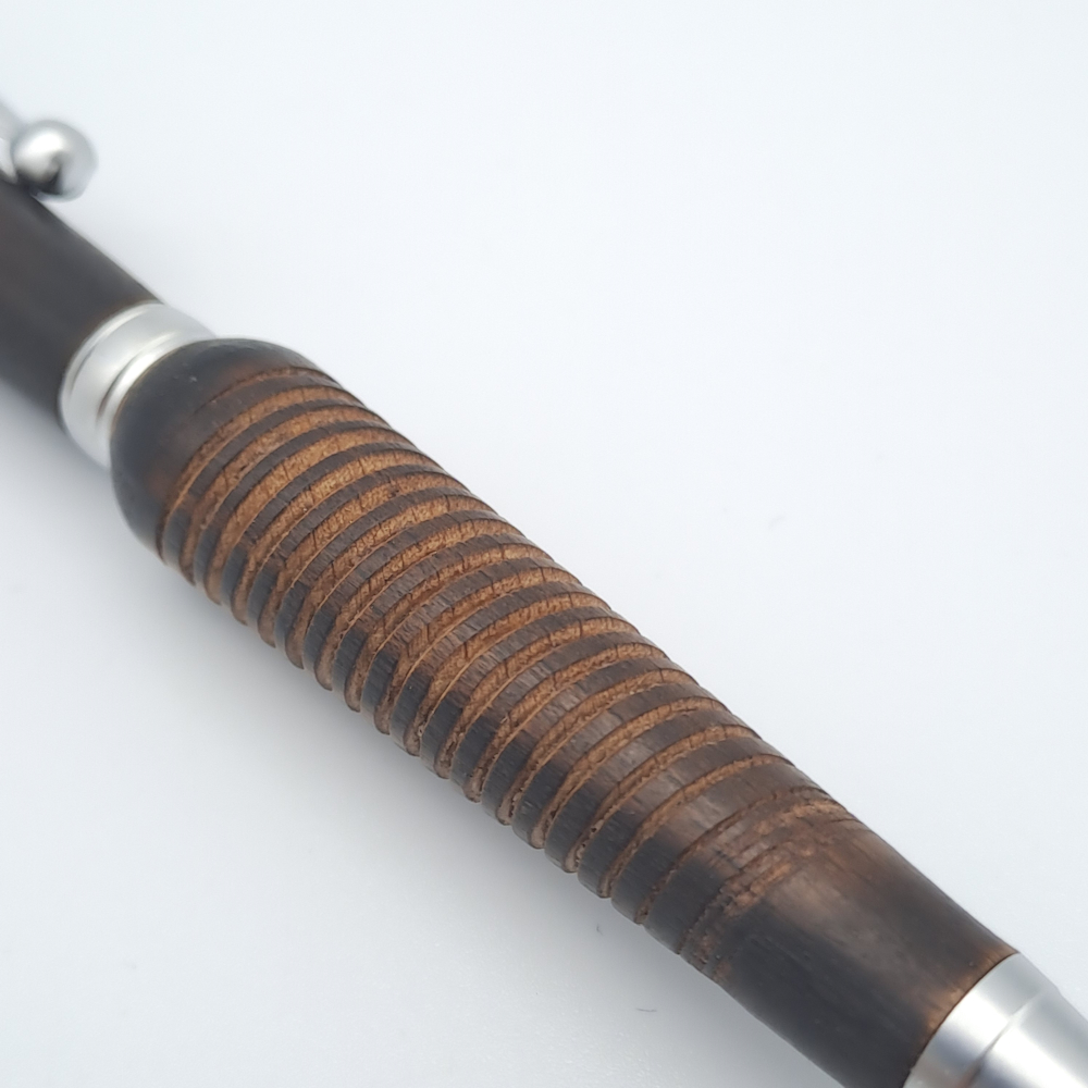 Stylo à bille J023 en hêtre brulé – Image 4