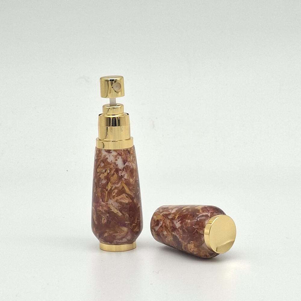 Atomiseur de parfum en résine et fleurs de roses J042