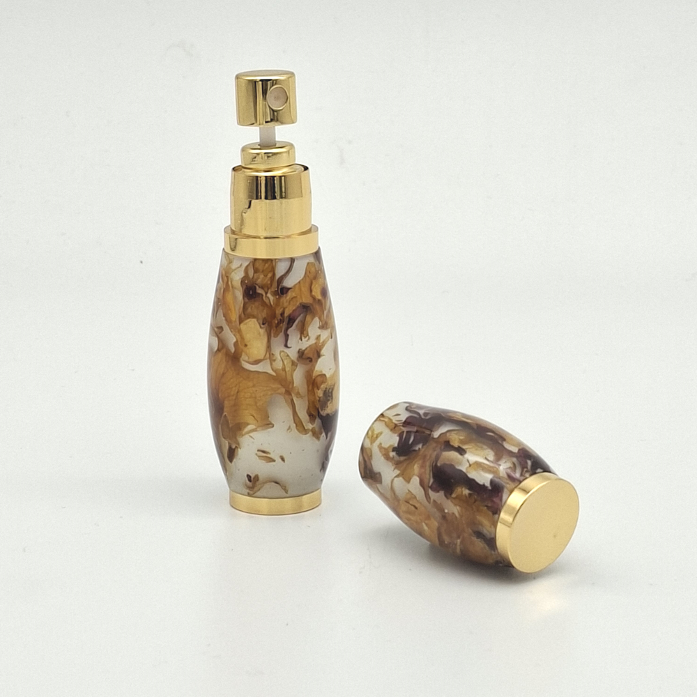 Atomiseur de parfum en résine et fleurs de roses J043