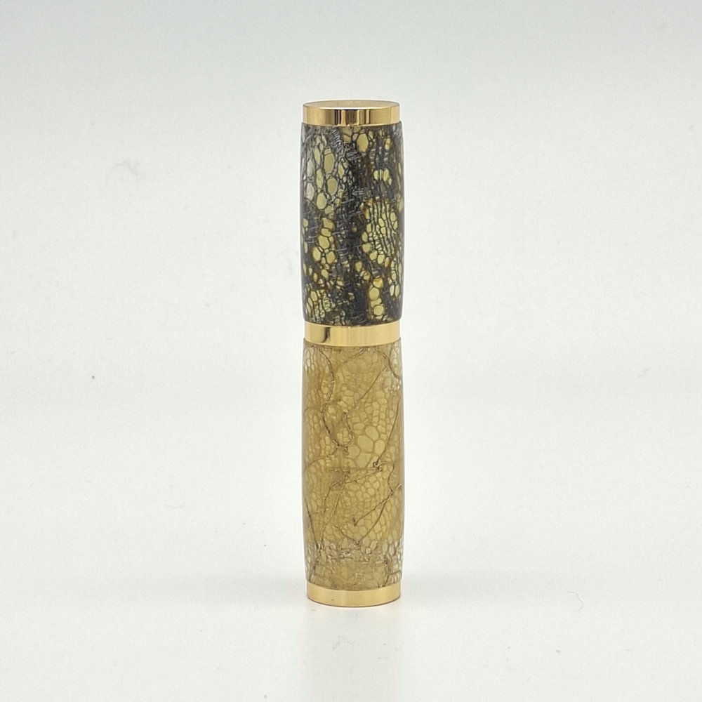 Atomiseur de parfum en résine et dentelles de Calais Caudry J044 – Image 6