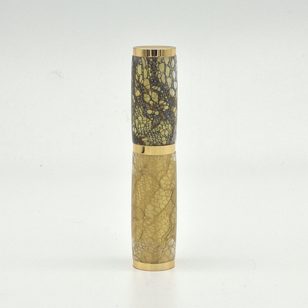 Atomiseur de parfum en résine et dentelles de Calais Caudry J044 – Image 5