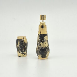 Atomiseur de parfum en fibre de carbone et feuilles d'or J046