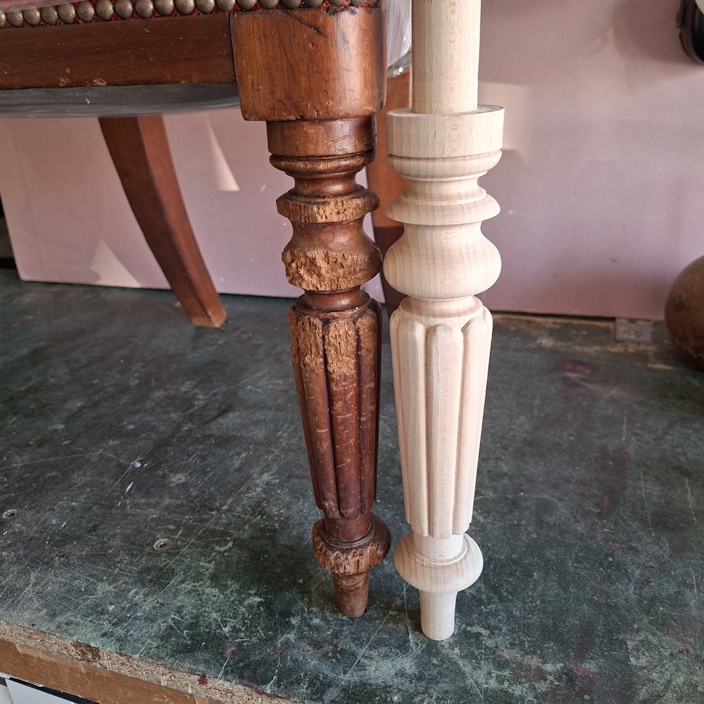 Pied de fauteuil sculpté en hêtre – Image 2