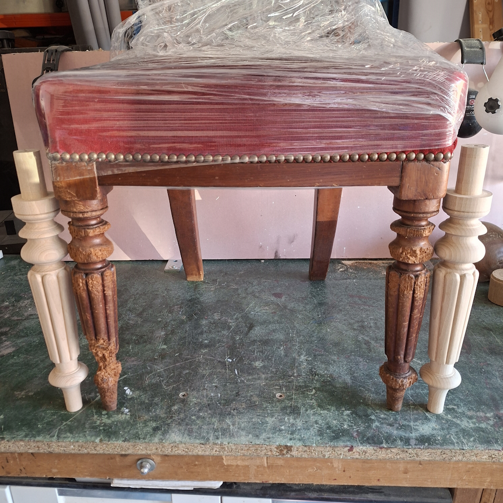 Pied de fauteuil sculpté en hêtre