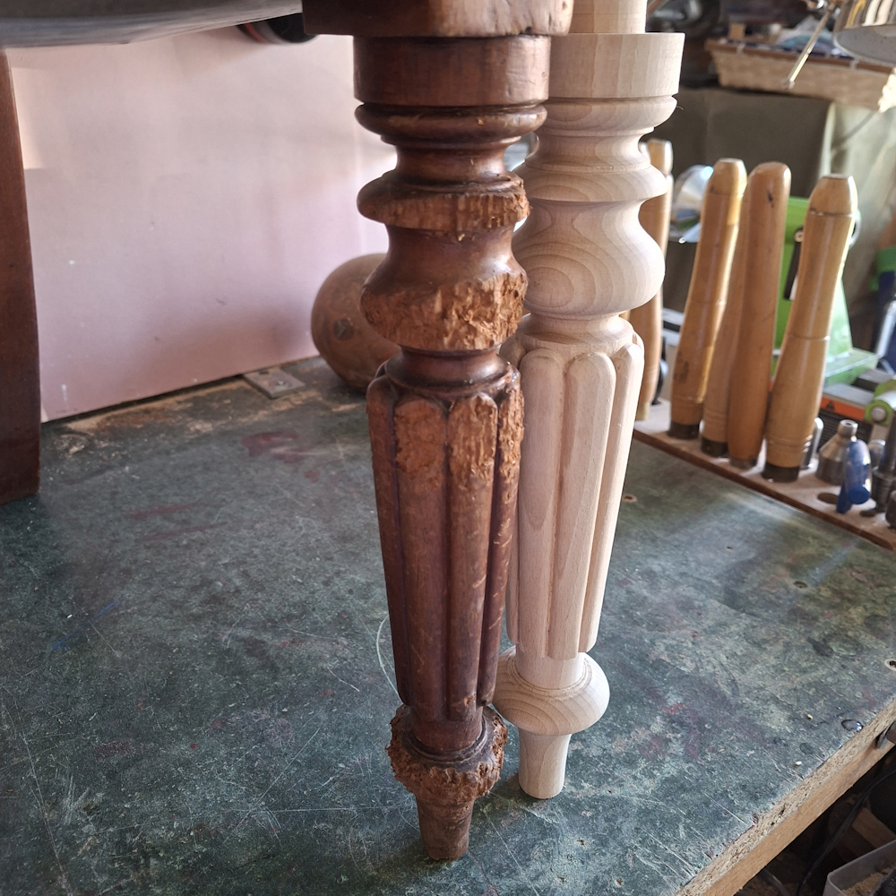 Pied de fauteuil sculpté en hêtre – Image 4