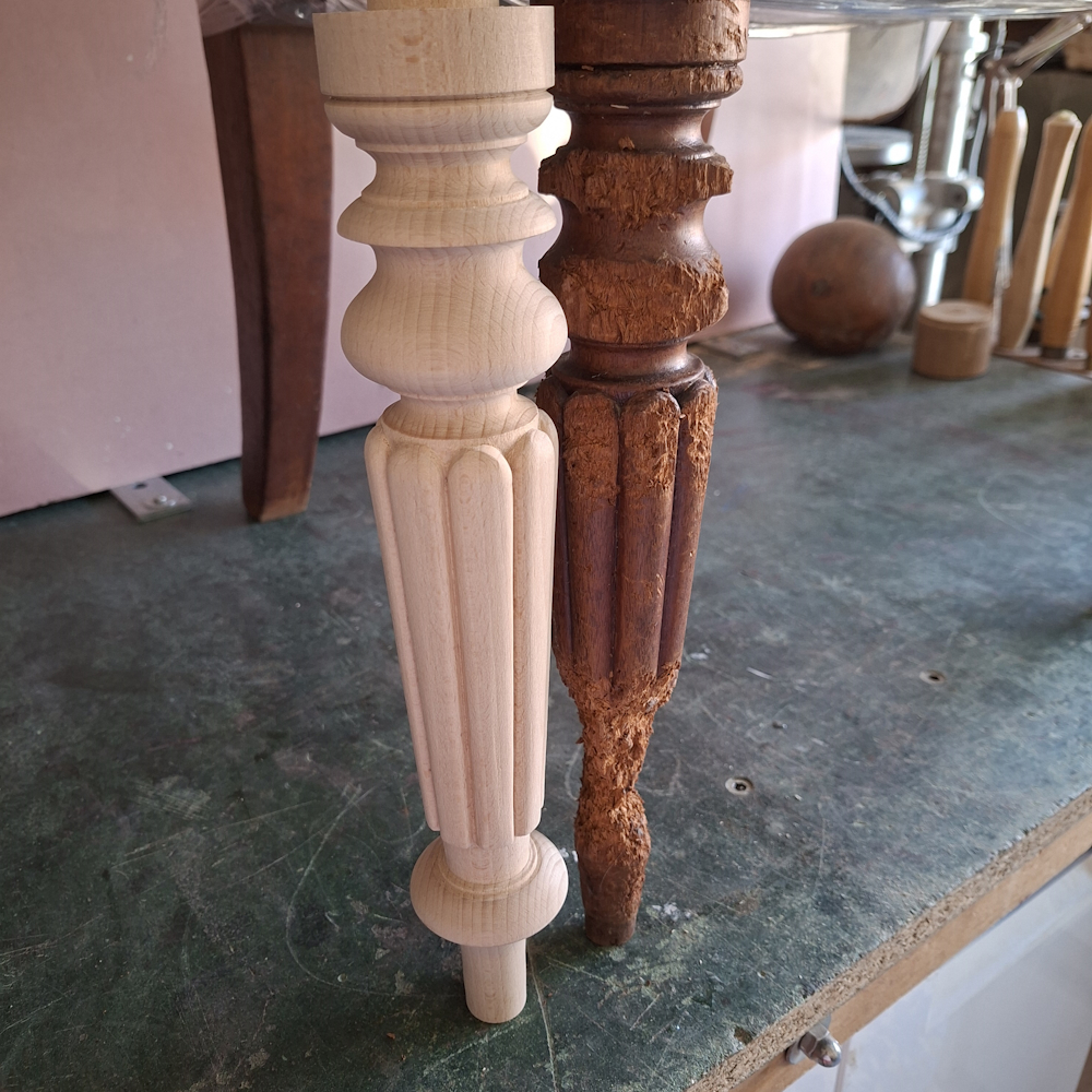 Pied de fauteuil sculpté en hêtre – Image 3