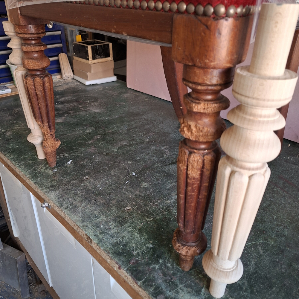 Pied de fauteuil sculpté en hêtre – Image 5